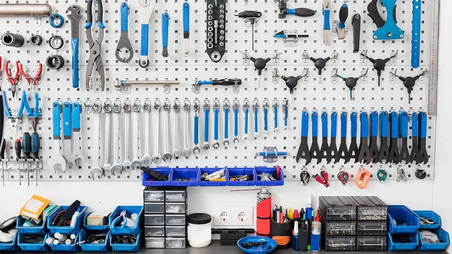Podstawowe wyposażenie warsztatu samochodowego