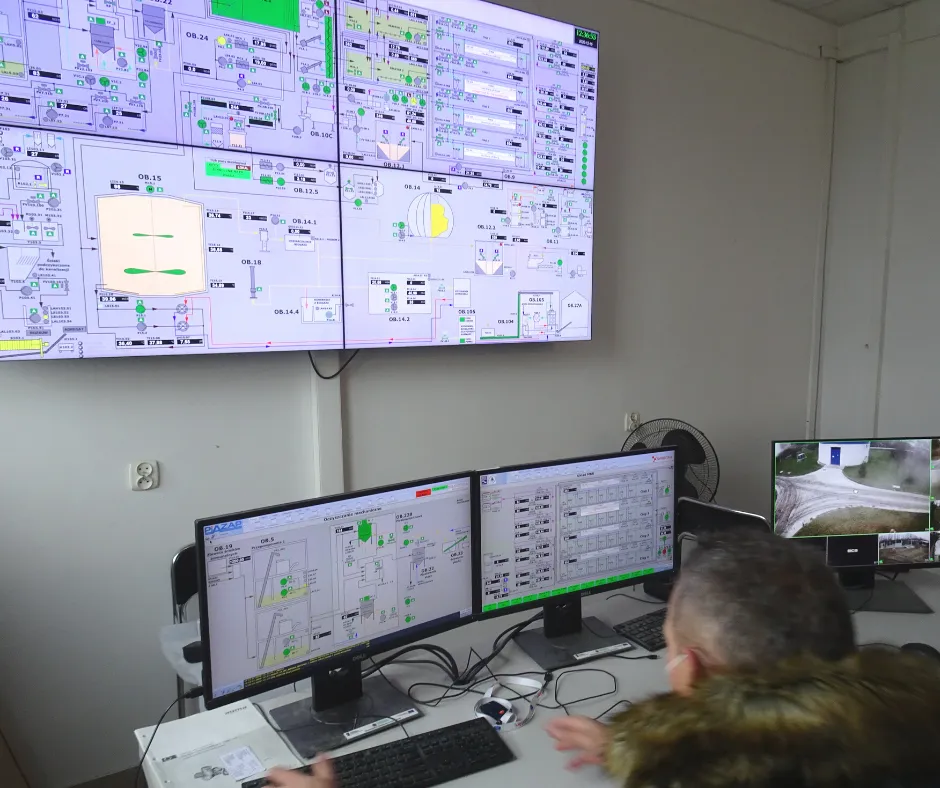 nowoczesna sterownia w oczyszczalni ściek&oacute;w