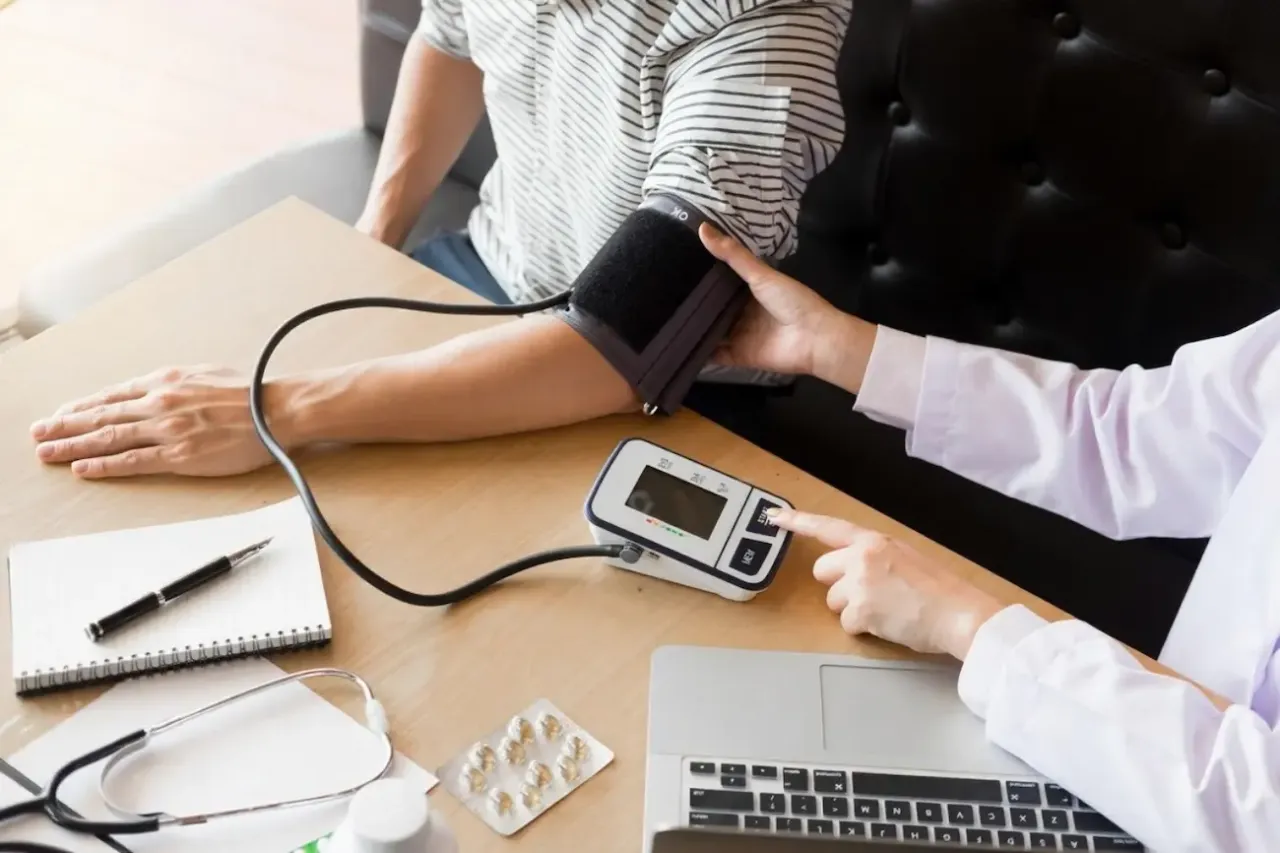 Zdjęcie Alkohol a nadciśnienie: Czy można pić bezpiecznie? Prawda i mity