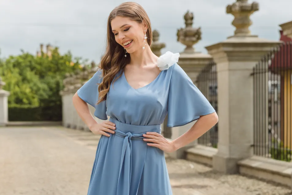 eleganckie sukienki ciążowe na wesele fasony