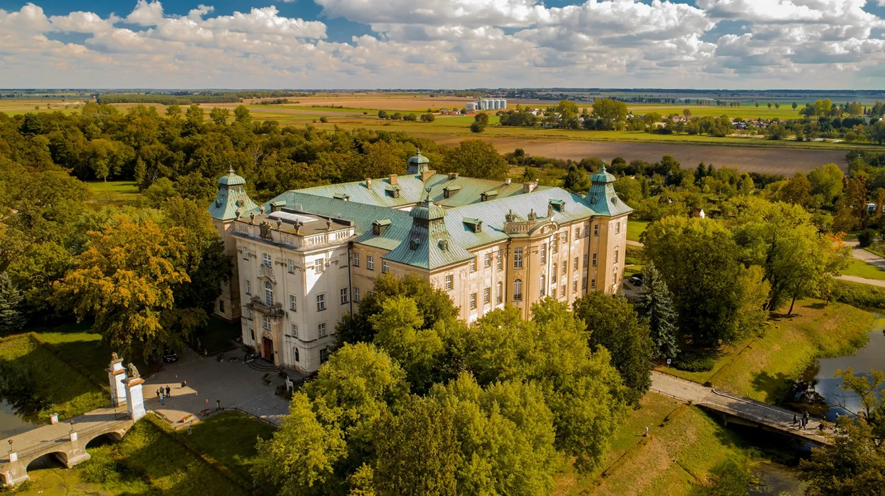 Zamek Rydzyna motocykl