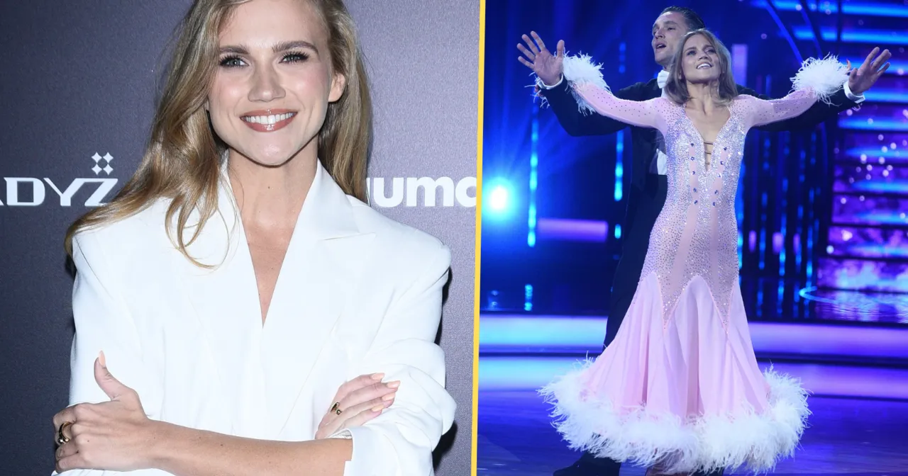 Agnieszka Kaczorowska w białym garniturze i w sukni do tańca. Jej wzrost pozwala na efektowne ruchy na parkiecie.