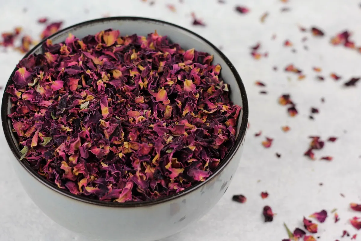 Suszone płatki r&oacute;ży do herbaty