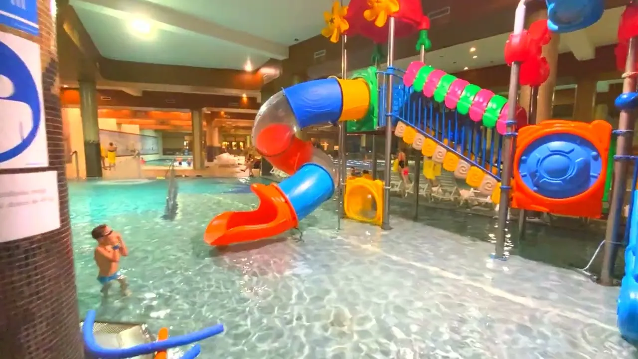 park wodny Tropikana hotel Gołębiewski zjeżdżalnie