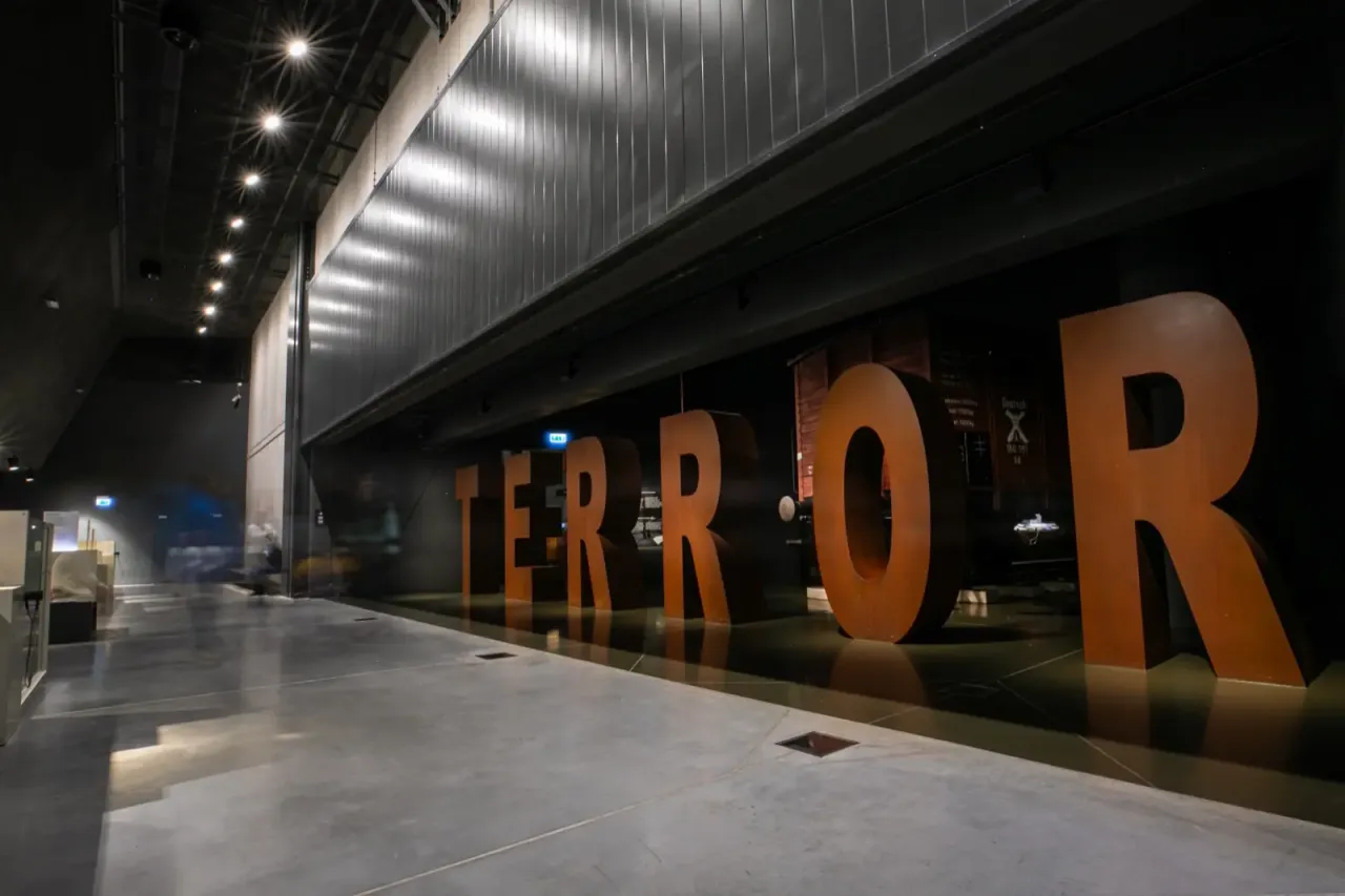 Wystawa gł&oacute;wna Muzeum II Wojny Światowej wnętrze