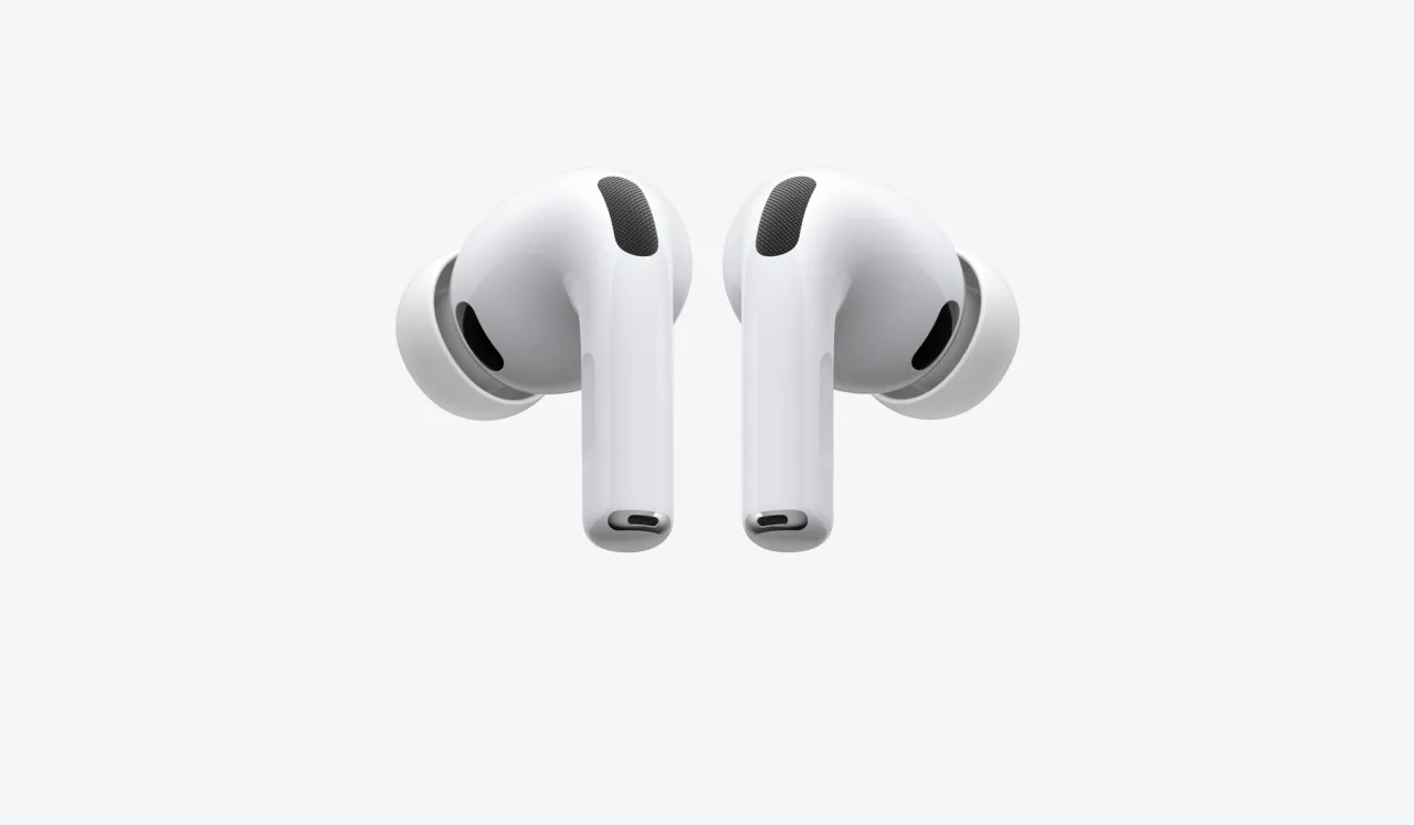 AirPods Pro 3. Generation mit Ladecase und verschiedenen Ohrstöpseln