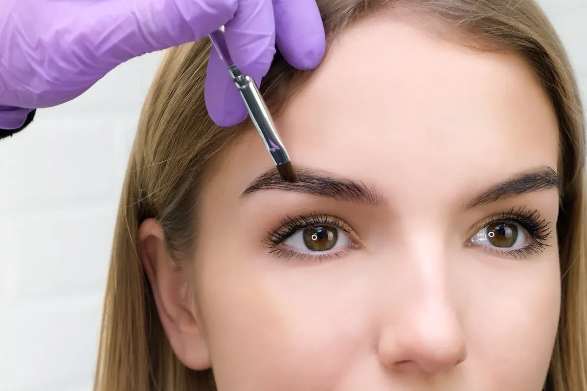 pielęgnacja brwi po hennie