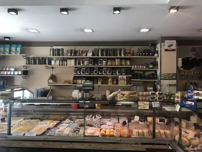 interno pastificio gastronomia artigianale italiano