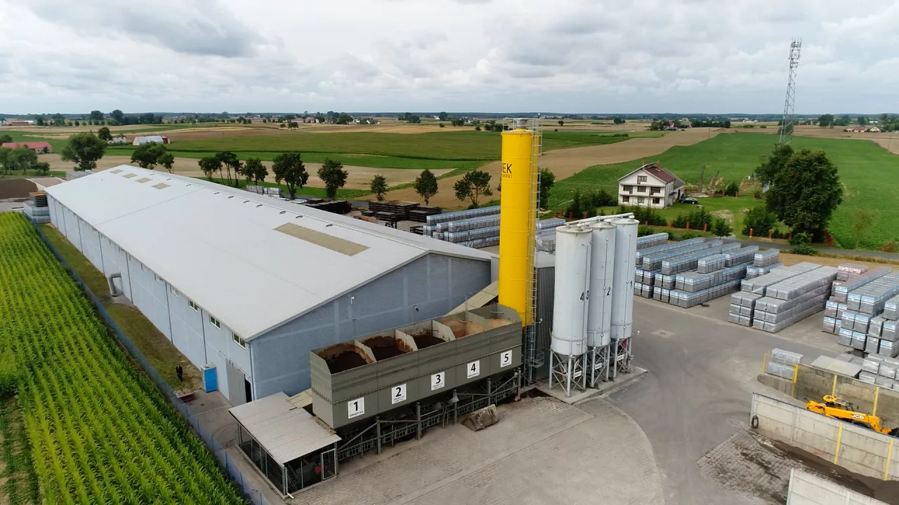 Rodzaje wieńców w betoniarkach (żeliwny, kompozytowy)