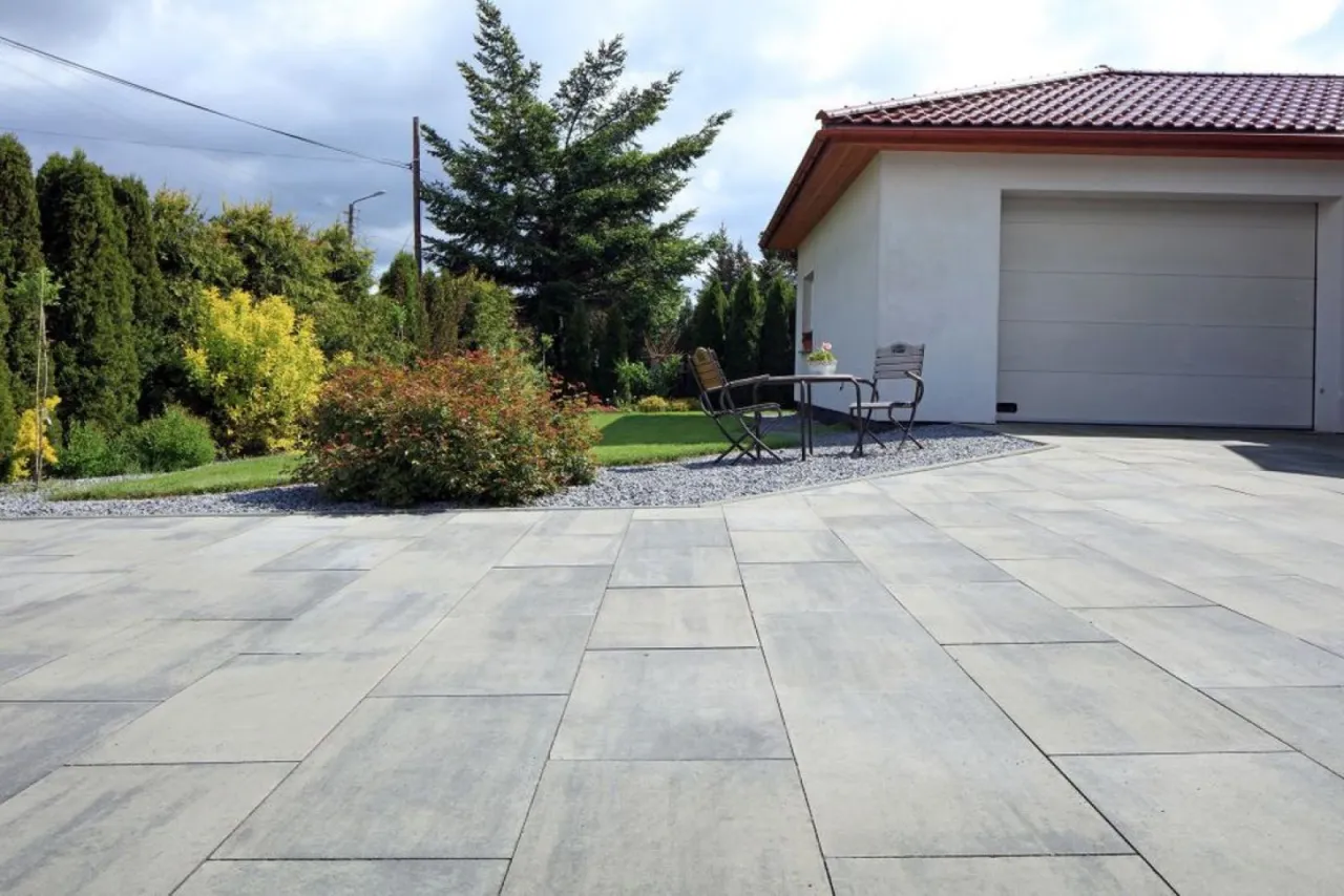 Płyty betonowe wielkoformatowe podjazd