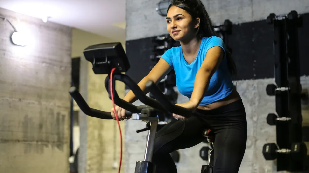 Plan treningowy na rowerze stacjonarnym dla początkujących