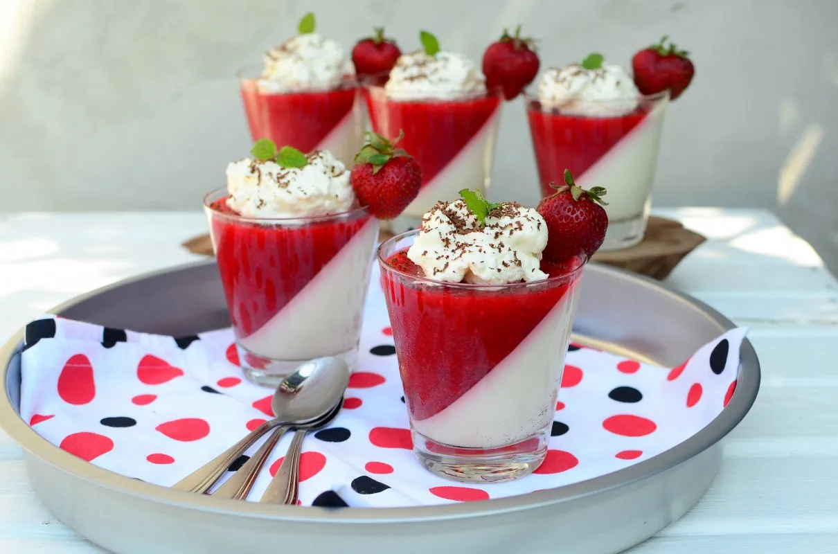 panna cotta w pucharkach