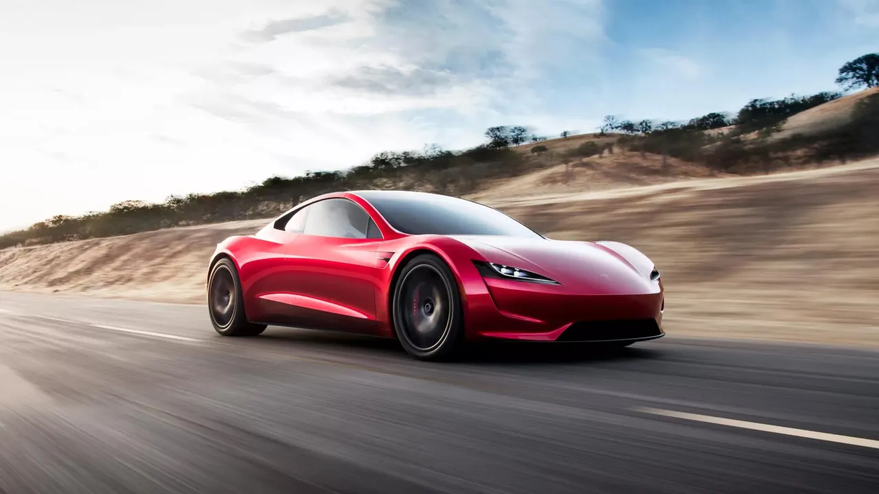 Tesla Roadster na drodze