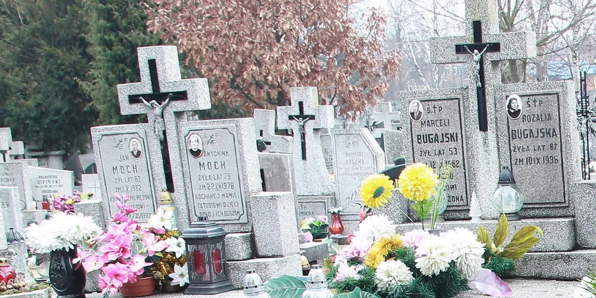 Zdjęcie Jak kupić miejsce na cmentarzu w Krakowie - uniknij zbędnych kosztów