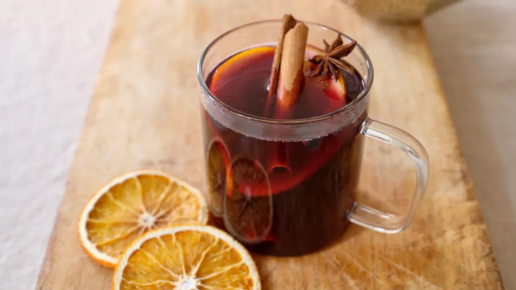 grzaniec bezalkoholowy w szklance