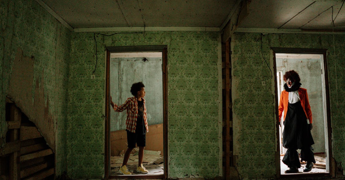 Najlepsze horrory lat 80 - kultowe filmy grozy sprzed lat