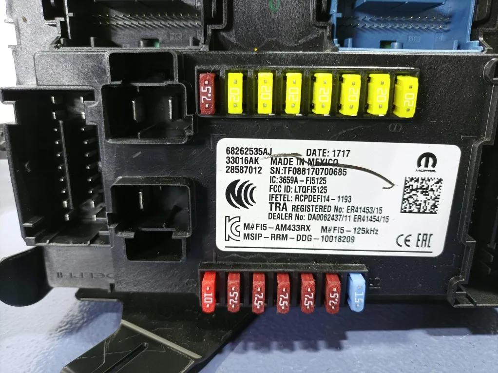 Jeep Compass skrzynka bezpiecznik&oacute;w kabina II generacja