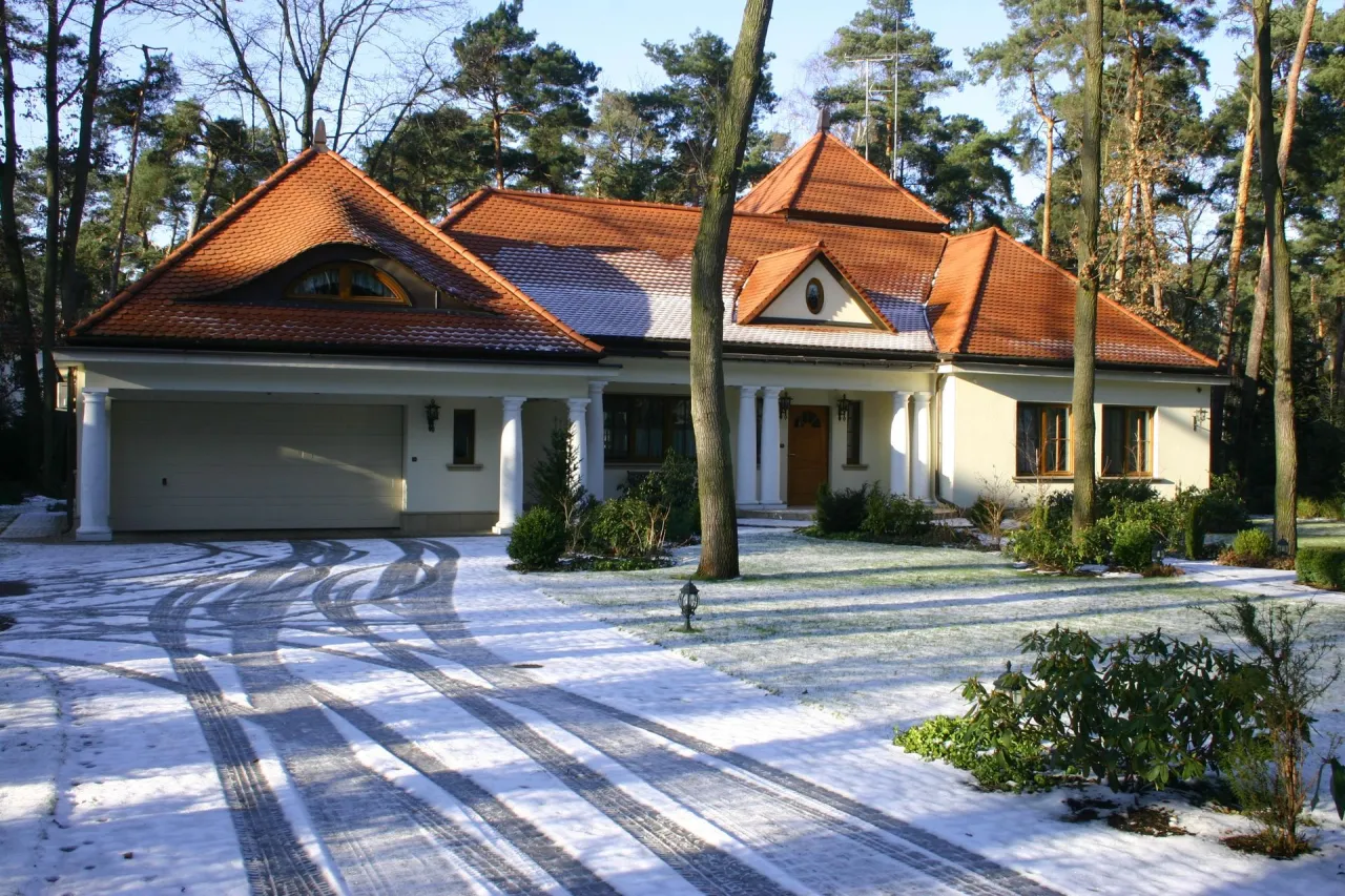 Podgrzewany podjazd zimą, komfortowe odśnieżanie
