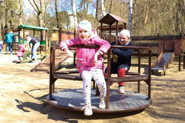 Rodziny w parku linowym Barbarka