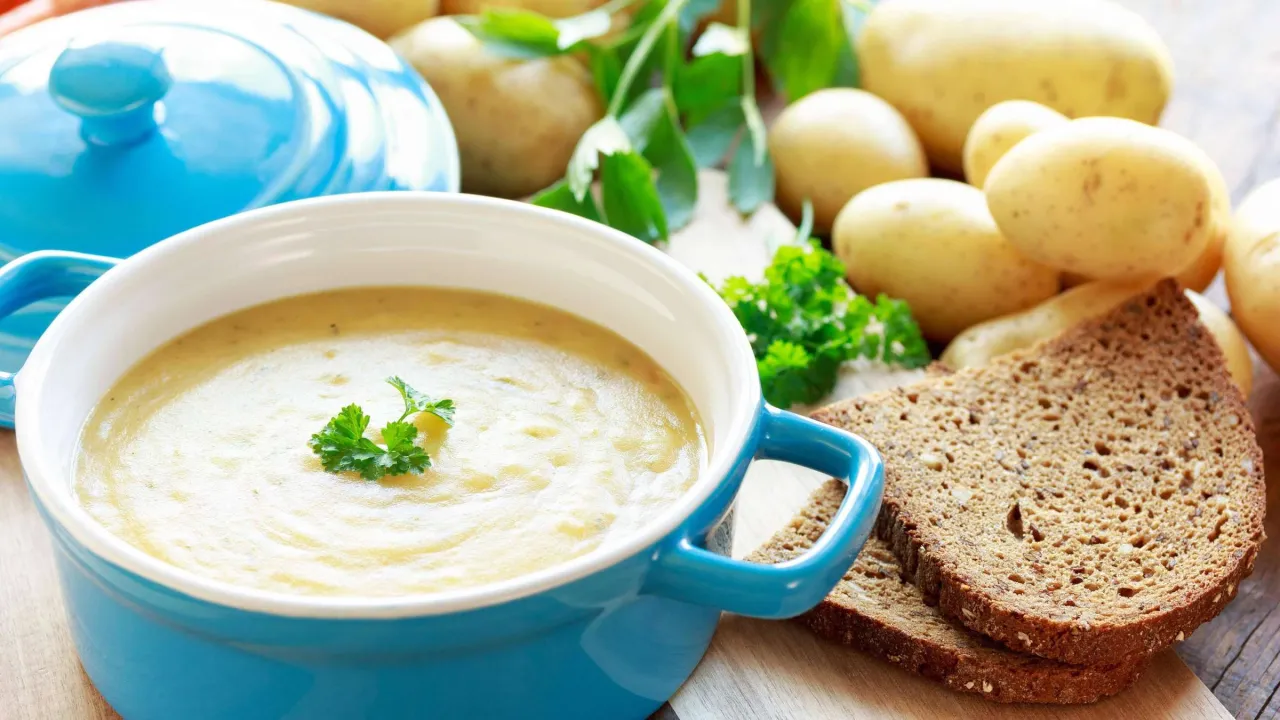Kartoffelsuppe mit kreativen Gew&uuml;rzen