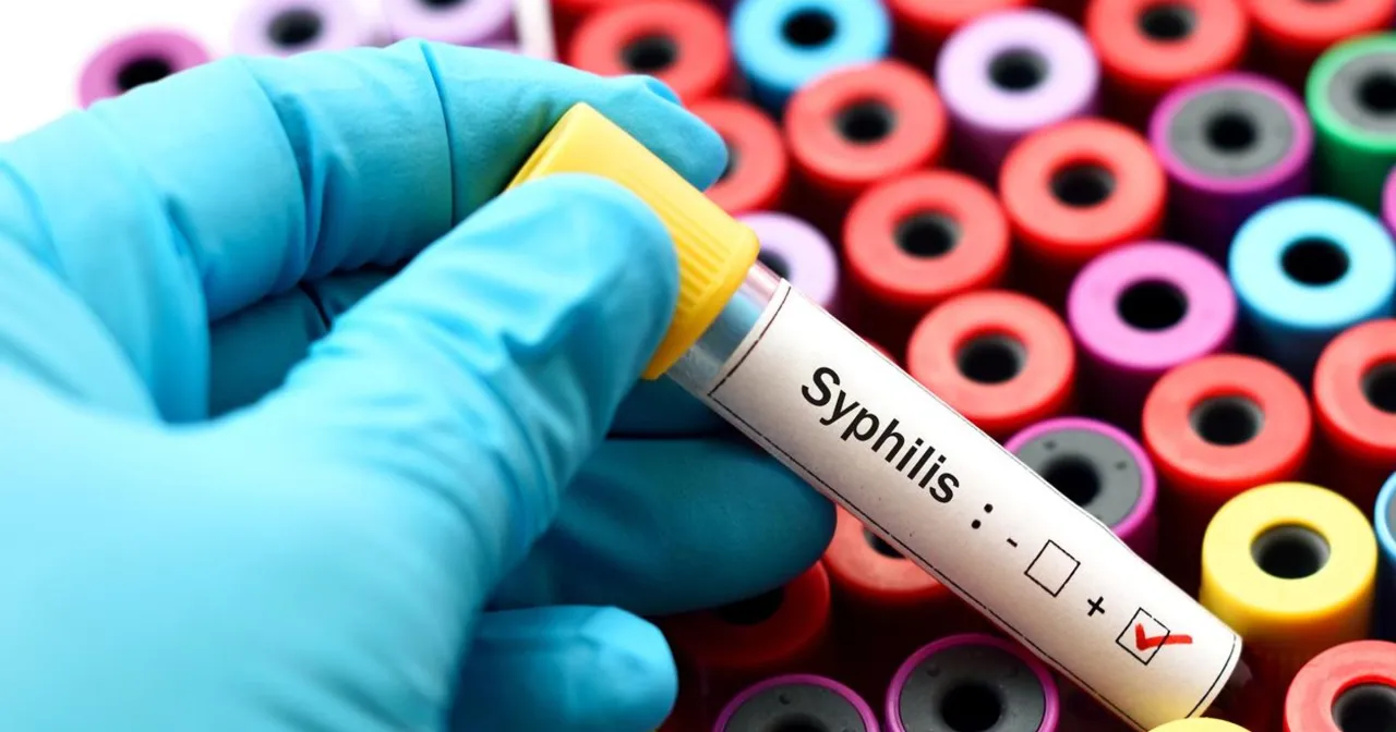 Lekarz rozmawia z pacjentem diagnostyka