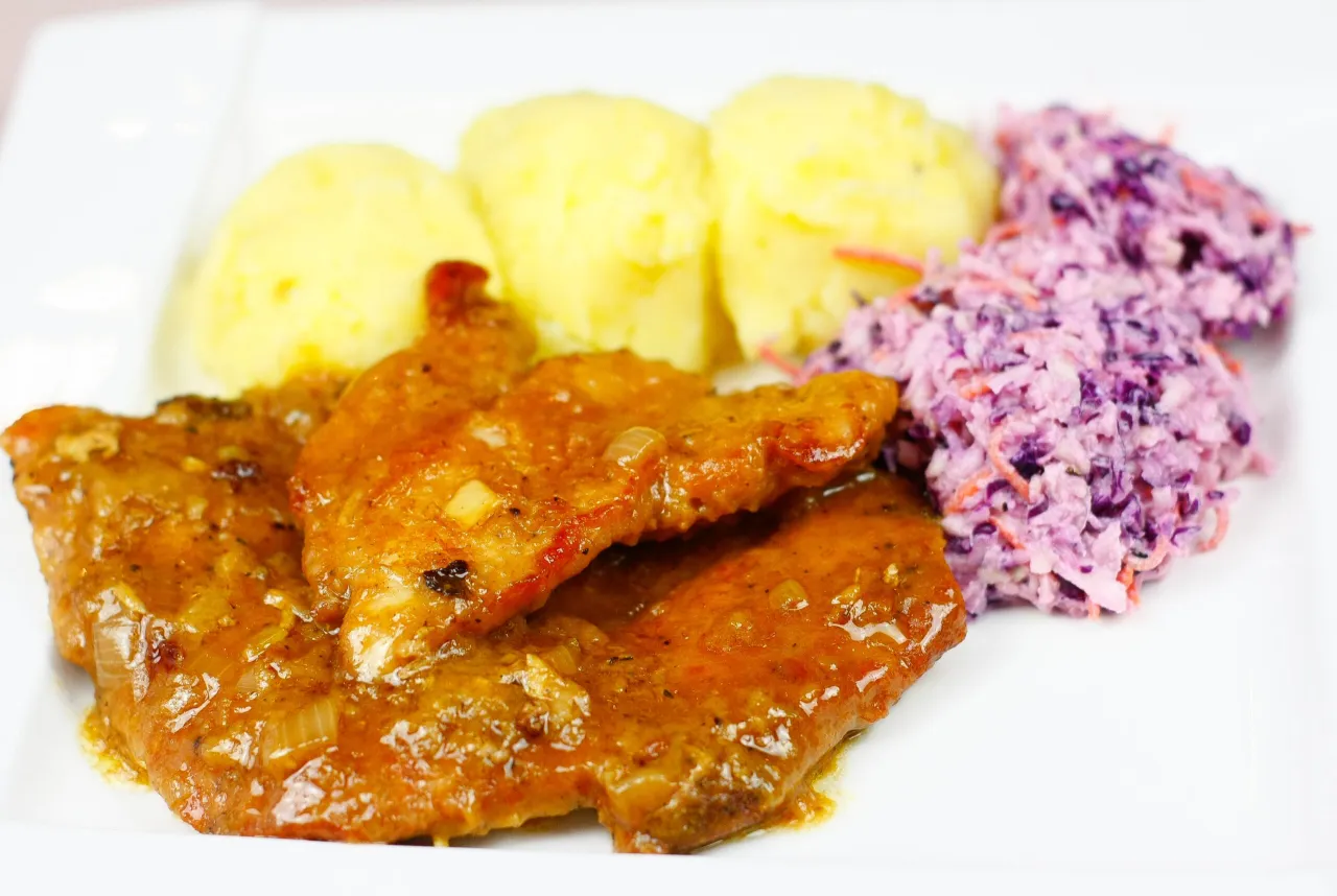 kotlety z biodr&oacute;wki na patelni