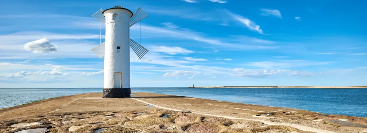 Latarnia morska w Kołobrzegu i Stawa Młyny w Świnoujściu