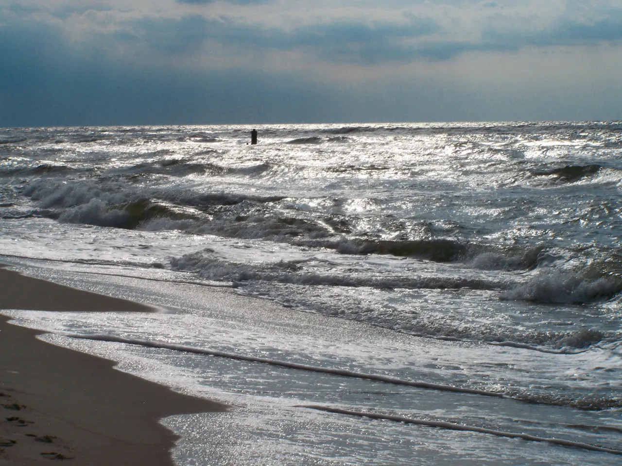 Sztorm nad Bałtykiem jesienią
