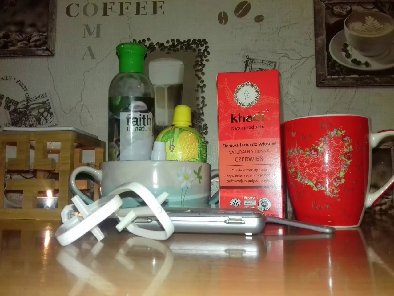 Jak przygotować hennę do włos&oacute;w krok po kroku