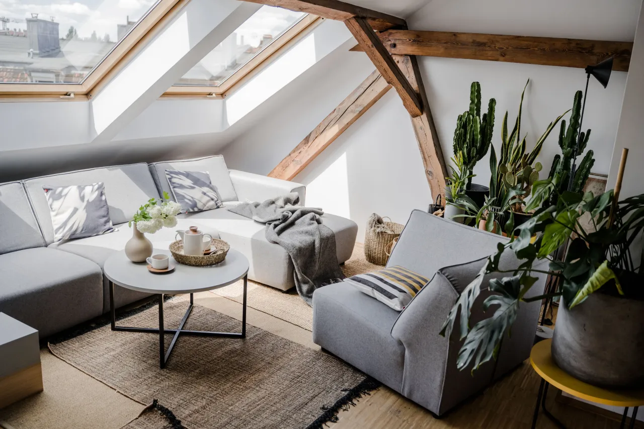 oświetlenie salon ze skosami inspiracje