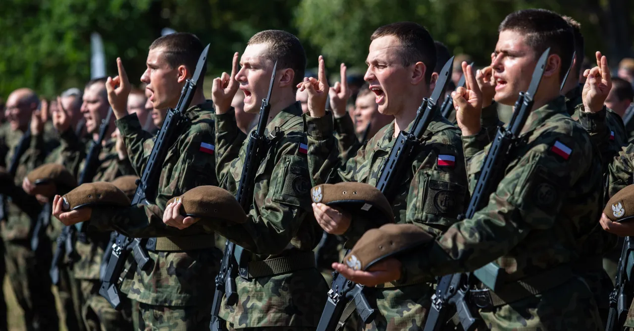 Problemy i op&oacute;źnienia w rekrutacji do wojska, biurokracja, długie kolejki
