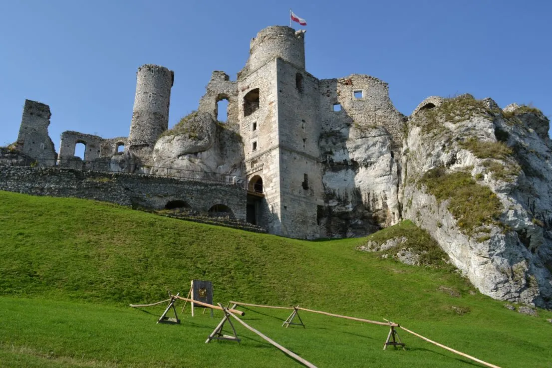 Zamek Ogrodzieniec motocykl Jura
