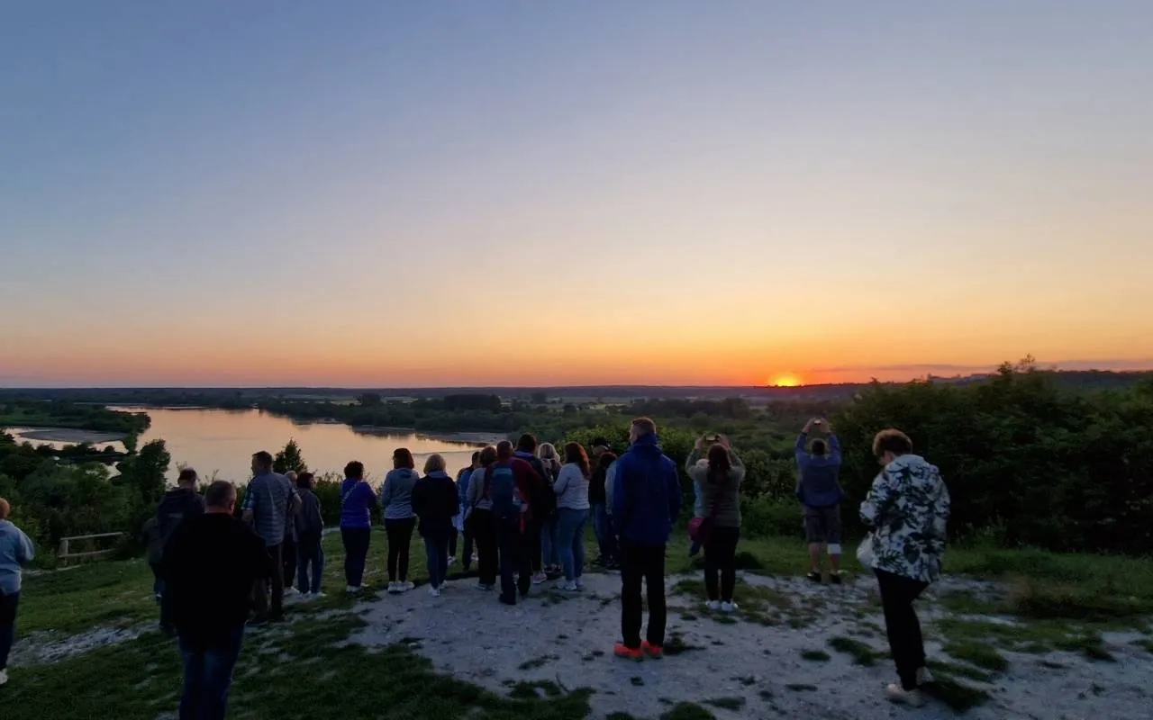 Romantyczny zach&oacute;d słońca w Kazimierzu Dolnym