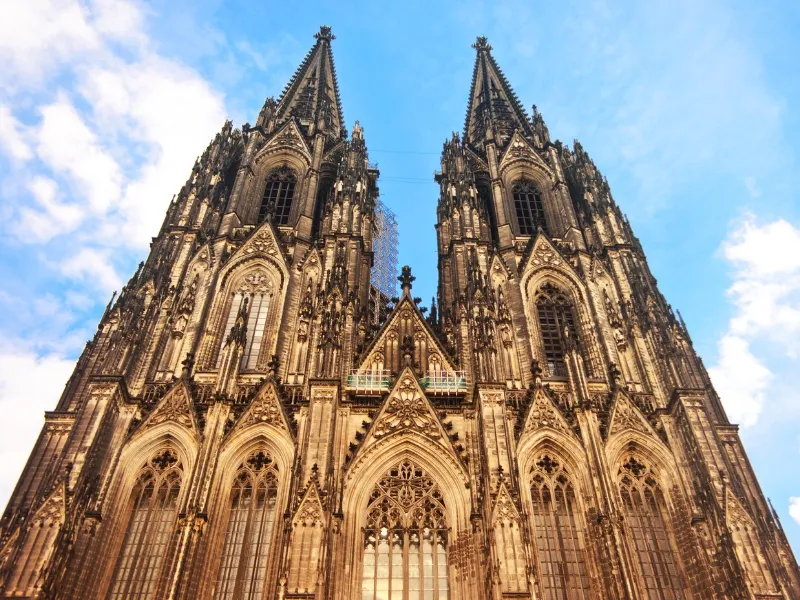 Średniowieczne manuskrypty i gotycka katedra