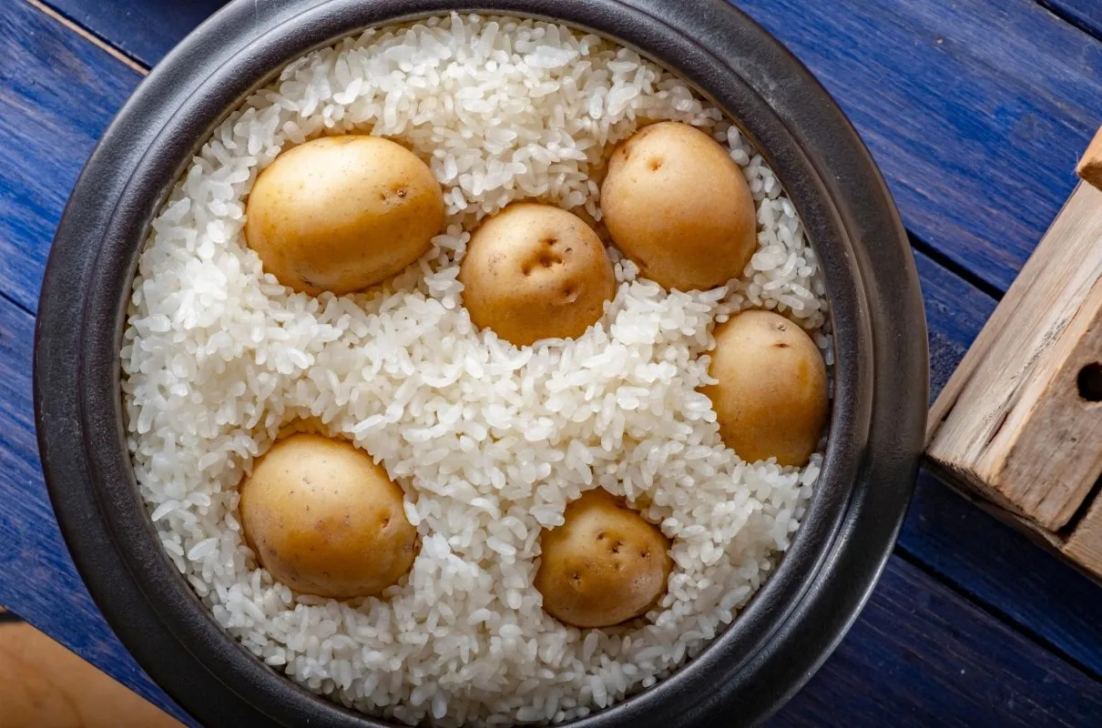 Tabela por&oacute;wnawcza wartości odżywczych ryżu i ziemniak&oacute;w