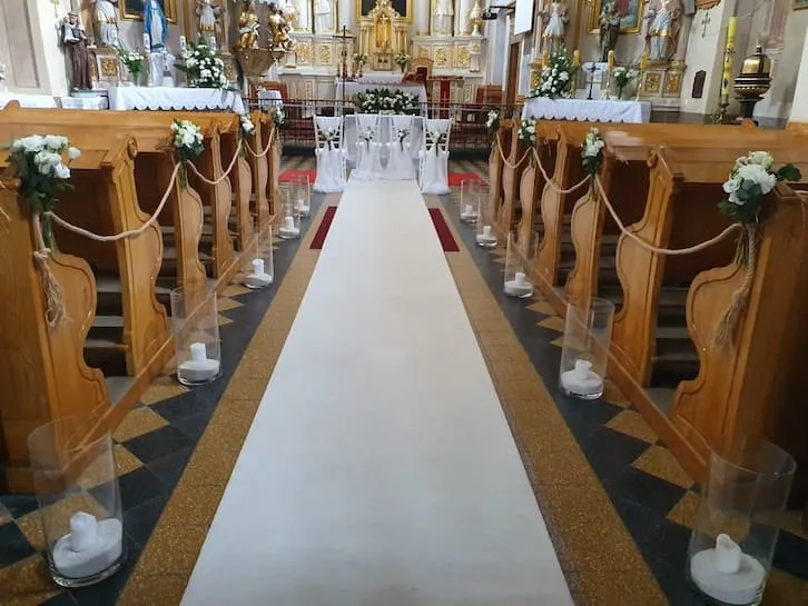 dekoracja kościoła ślub minimalistyczna