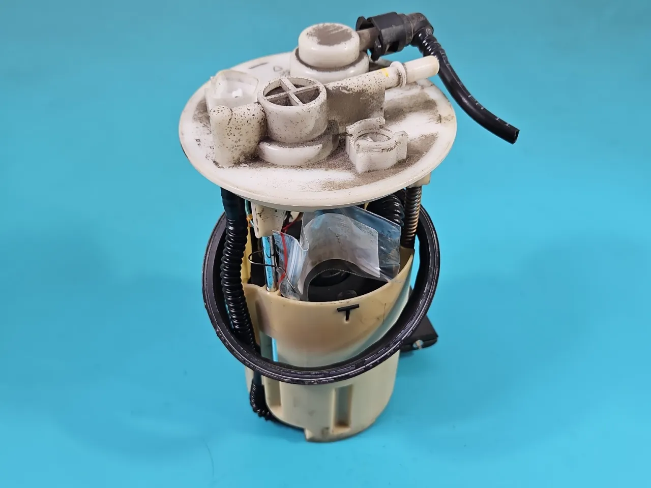 Toyota Corolla E12 filtr paliwa benzyna zbiornik pompa