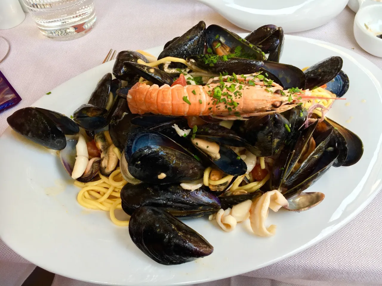 Lokalne potrawy Riva del Garda carne salada ryby jeziorne