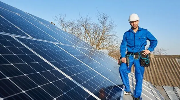 pomocnik montera fotowoltaiki