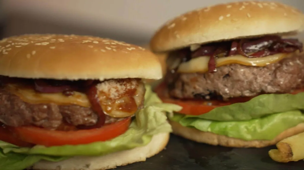 hamburger perfettamente cotto friggitrice ad aria