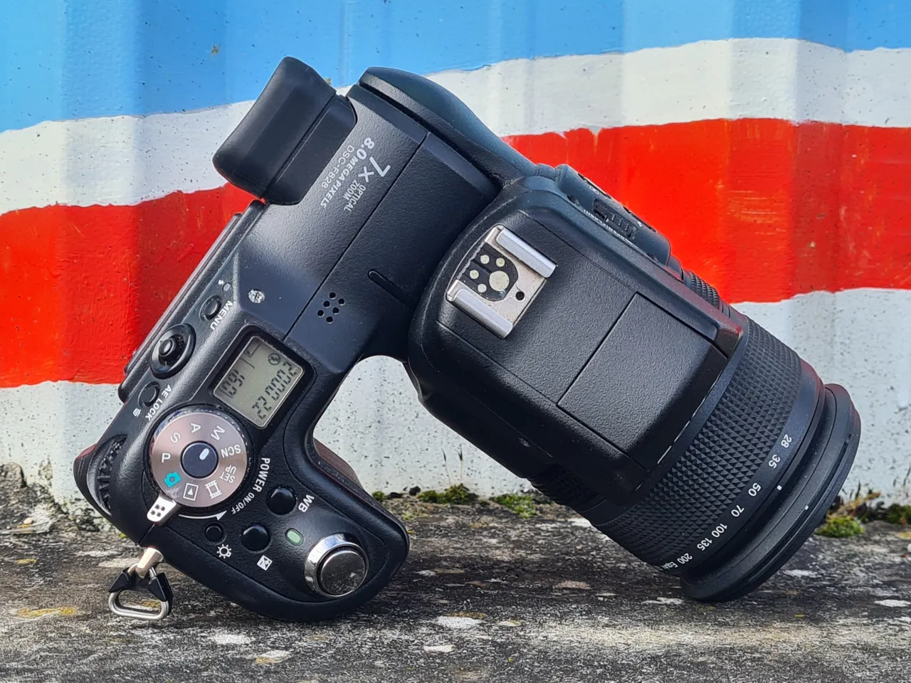 Zdjęcie Sony F828: Kultowy aparat cyfrowy wart zakupu? Retrospekcja