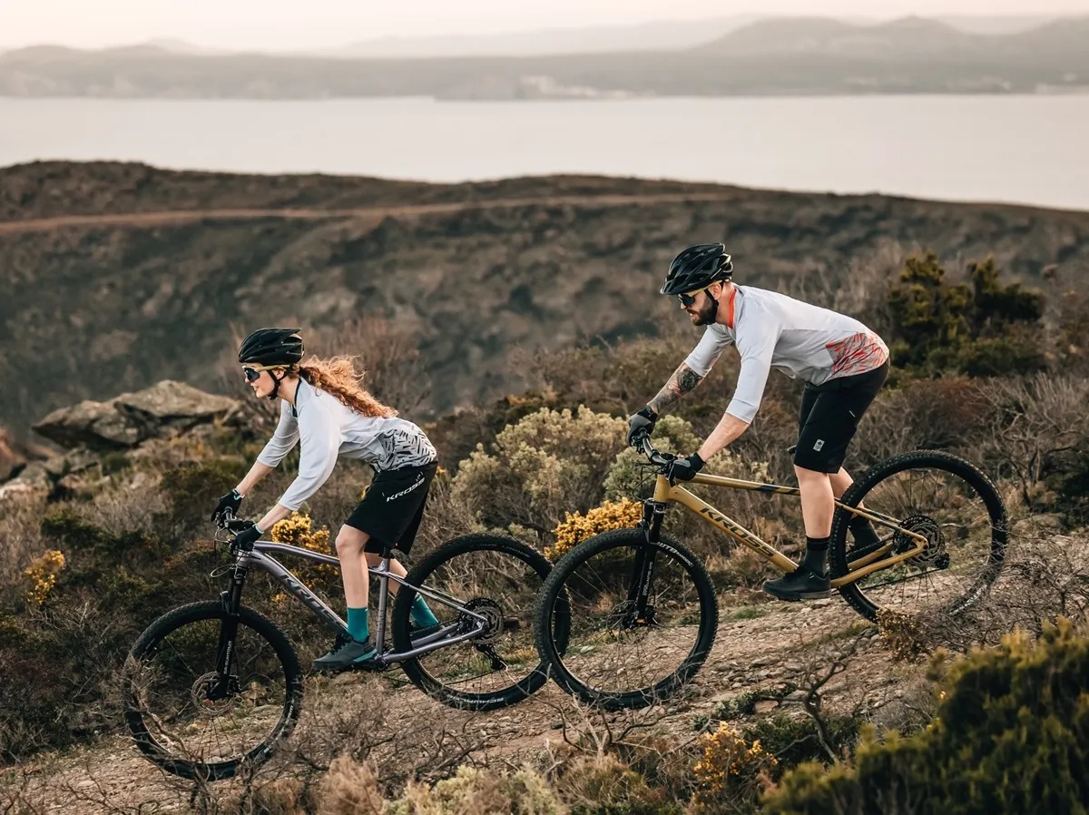 Rowerzysta na idealnie dopasowanym rowerze