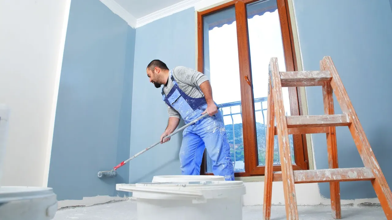 Test przyczepności farby na ścianie