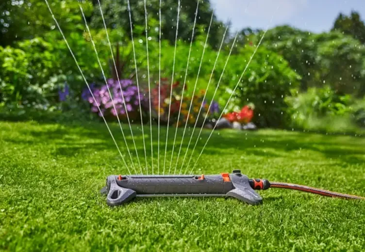 Zraszacz oscylacyjny Gardena AquaZoom regulacja zasięgu i szerokości