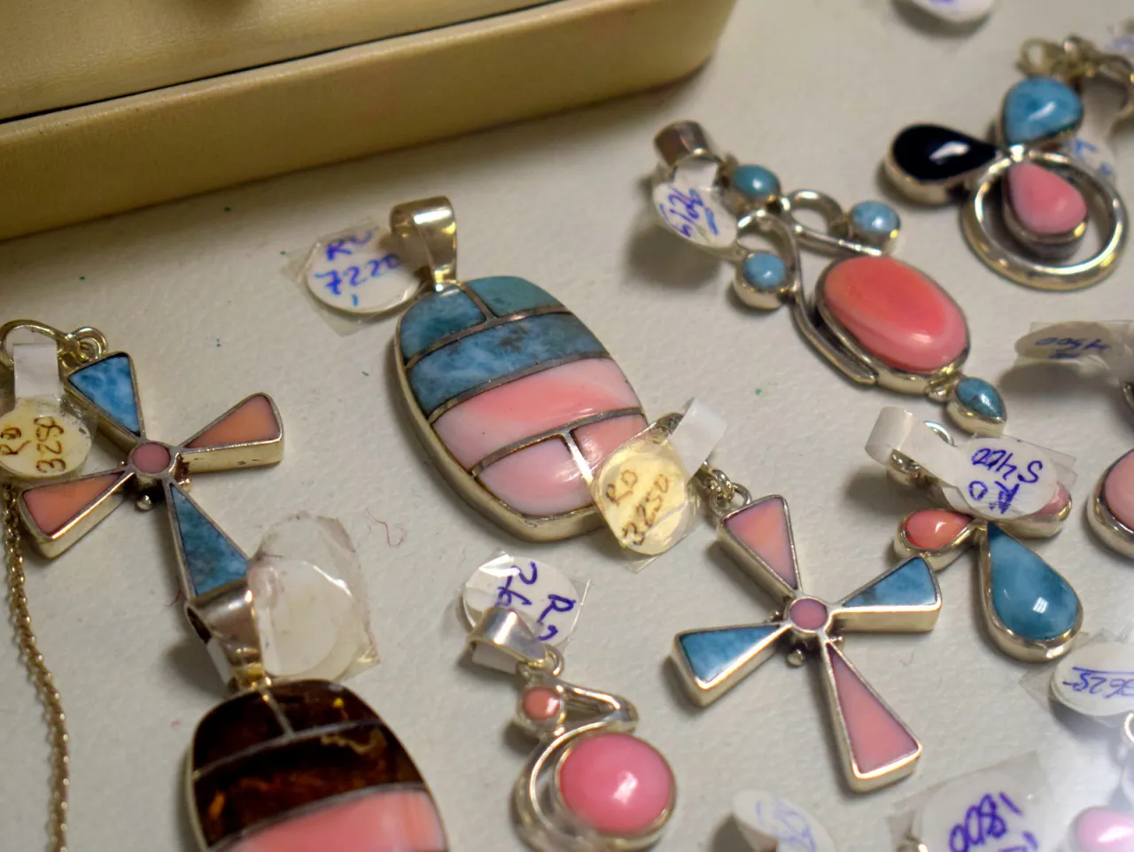 Dominikana larimar bursztyn biżuteria