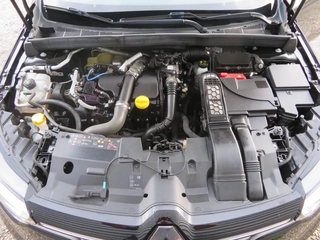 Moteur Renault M&eacute;gane 3 1.5 dCi capot ouvert