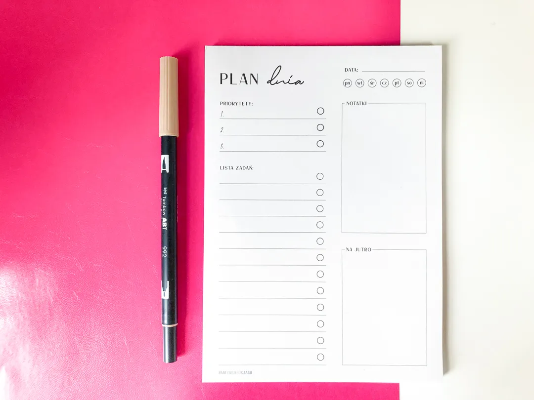 osoba planująca dzień, lista zadań, nawyki