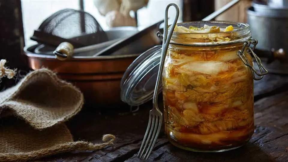 prawidłowe przechowywanie kimchi w słoiku