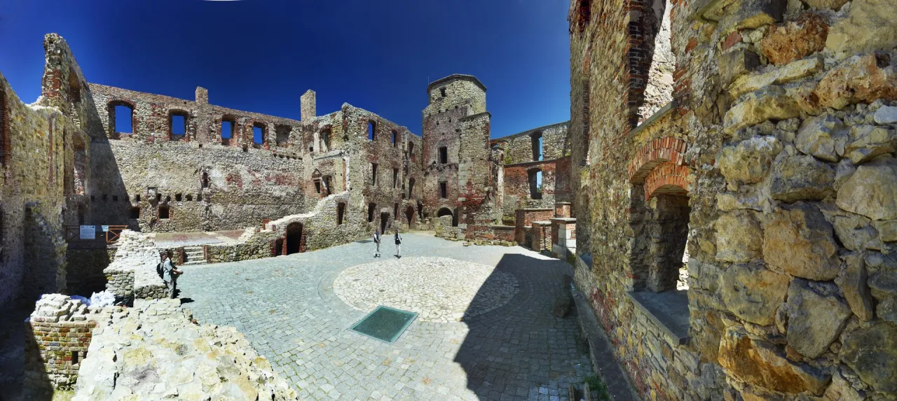 Zamek w Siewierzu ruiny panorama