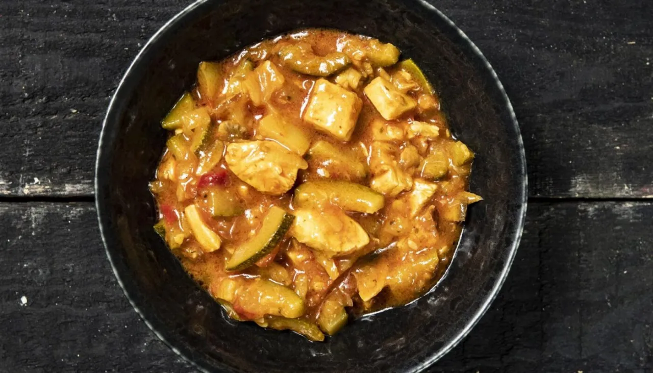 danie jednogarnkowe leczo, kurczak pieczony z warzywami, tosty z serem